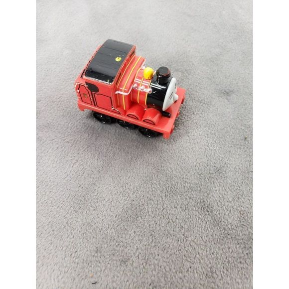 Thomas and Friends James  2009 mini 2" red train engine‎ - Picture 6 of 6